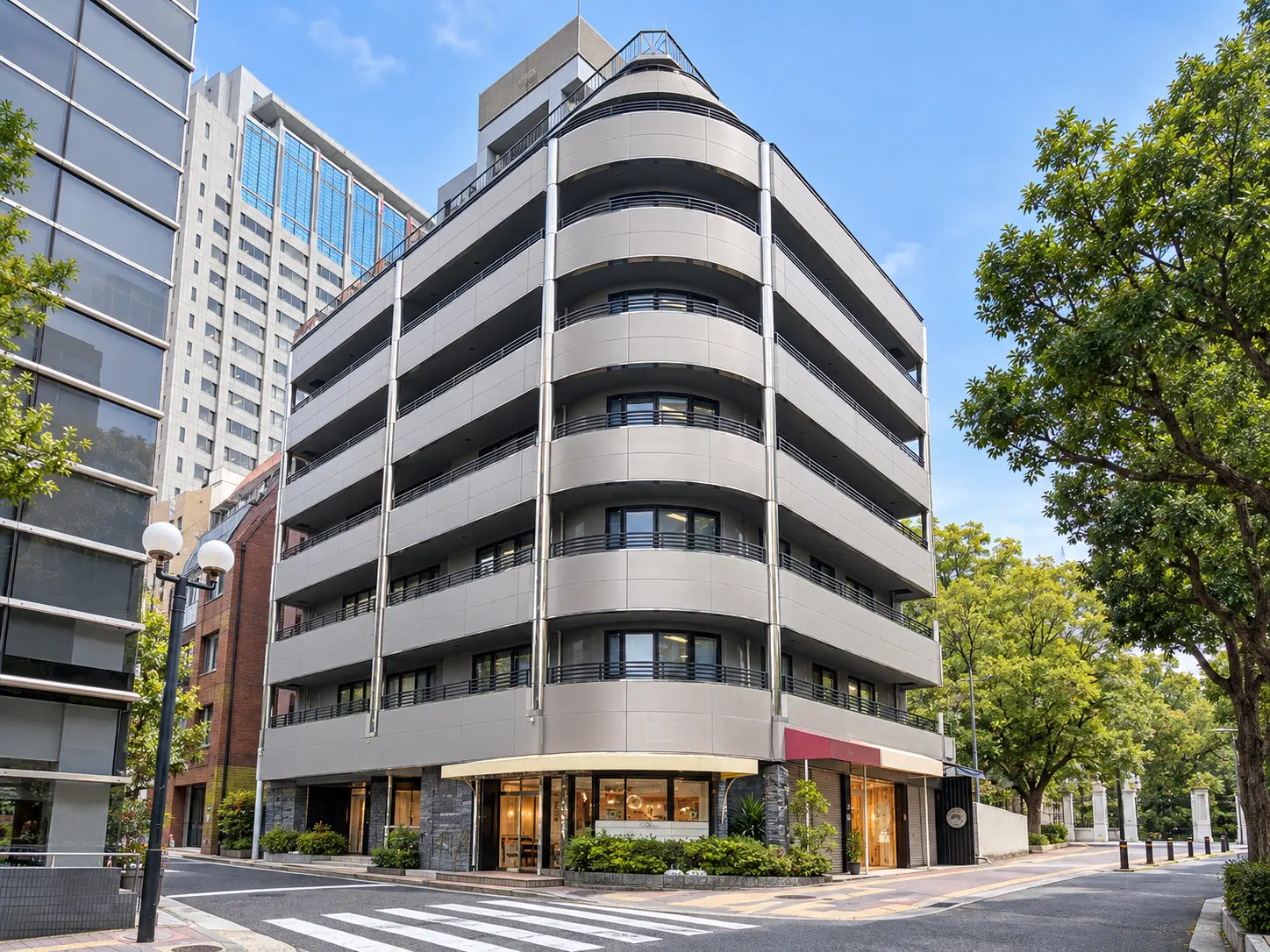 マーク株式会社の本社が入る興栄ビルの外観（神戸市中央区下山手通）